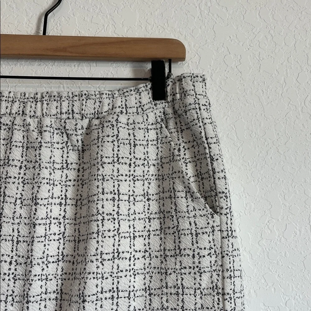 NWT Loft White & Black Pull On Skirt W/ Pockets - Picture 5 of 9